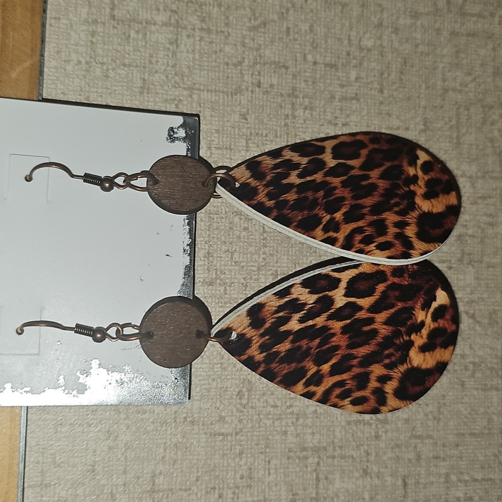 Leopard Themed Teardrop Earrings New
